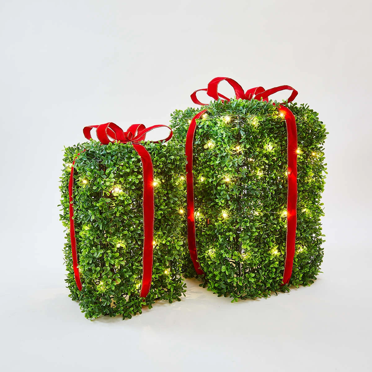 2 Pack Solar Powered Christmas Light Up Foliage Presents 4 2 Pack Solar Powered Christmas Light Up Foliage Presents - Image 4