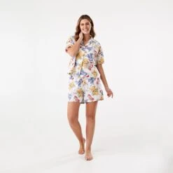 Winnie The Pooh License Christmas Short Sleeve Shirt And Shorts Pyjama Set -Christmas Gift Shop 6734d284 39b3 44d4 b2ec 9910931dbcbc