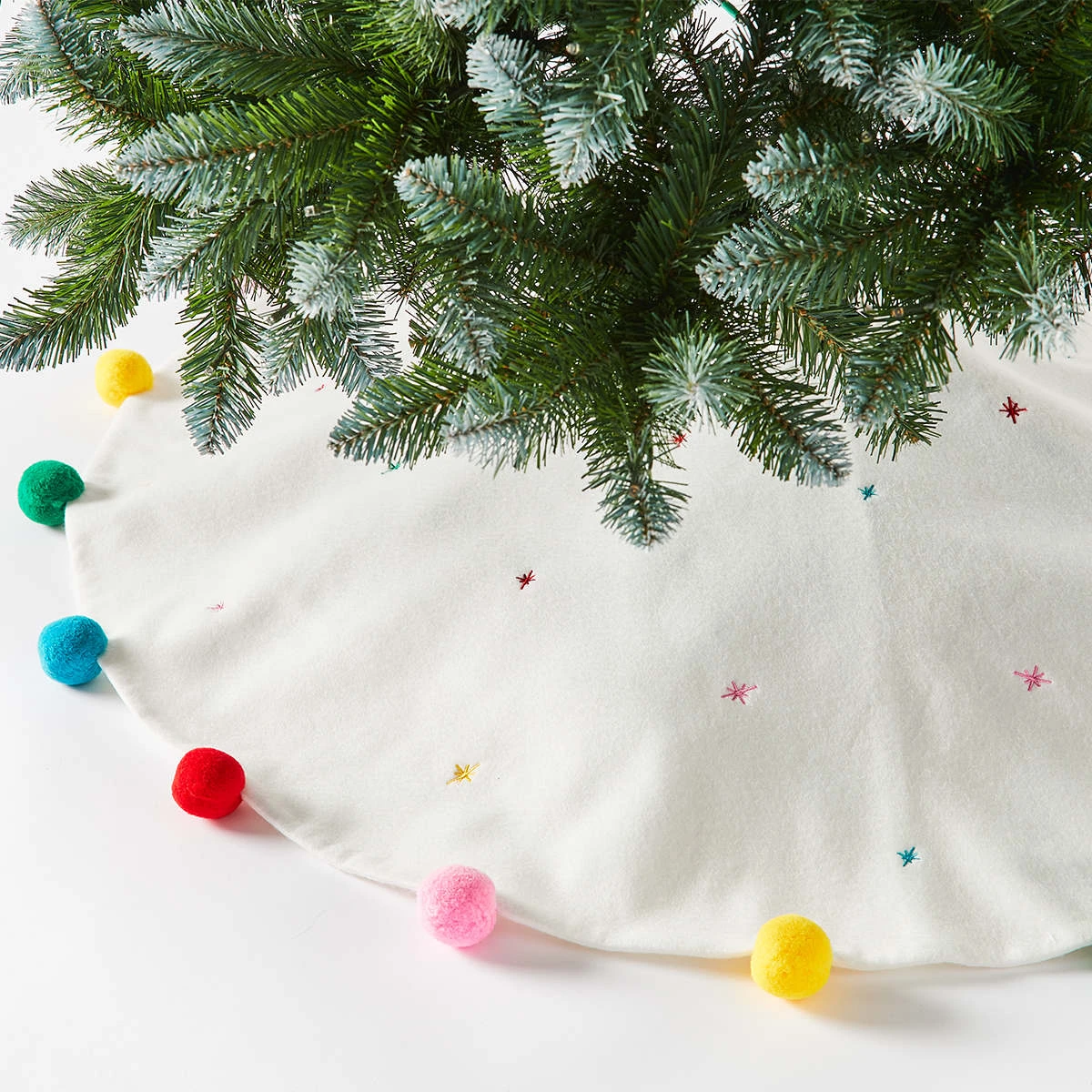 1m Christmas Pom Poms Tree Skirt 5 1m Christmas Pom Poms Tree Skirt - Image 5